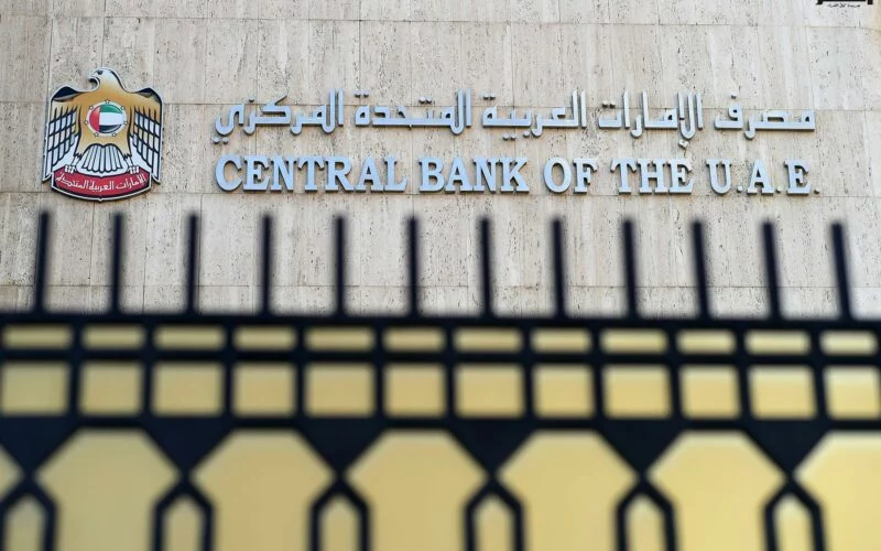 مصرف الإمارات العربية المتحدة المركزي يعلن رسمياً فرض عقوبة مالية علي جميع شركات الصرافة