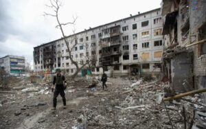 القوات الروسية والأوكرانية تتبادلان القصف في دونيتسك رغم الهدنة.. ومعارك عنيفة في باخموت