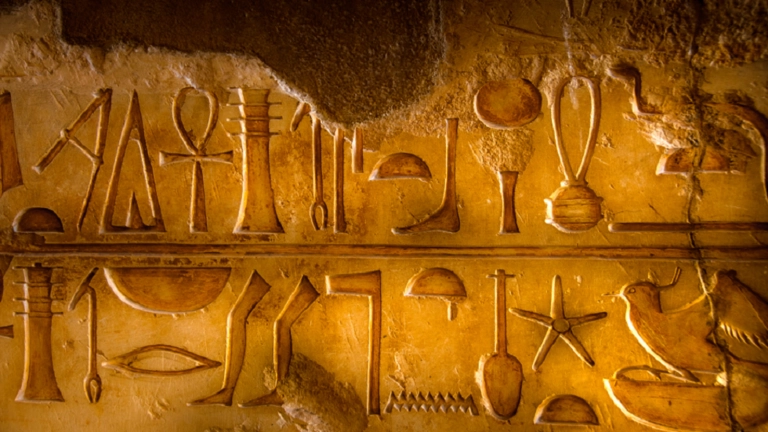 عشرات الأيدي المقطوعة في قصر مصري قديم : هل كانت طقوسًا مروعة؟