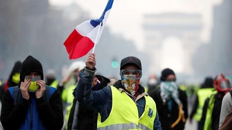 فرنسا : احتجاجات في باريس ضد شركة “بلاك روك” بسبب نظام التقاعد