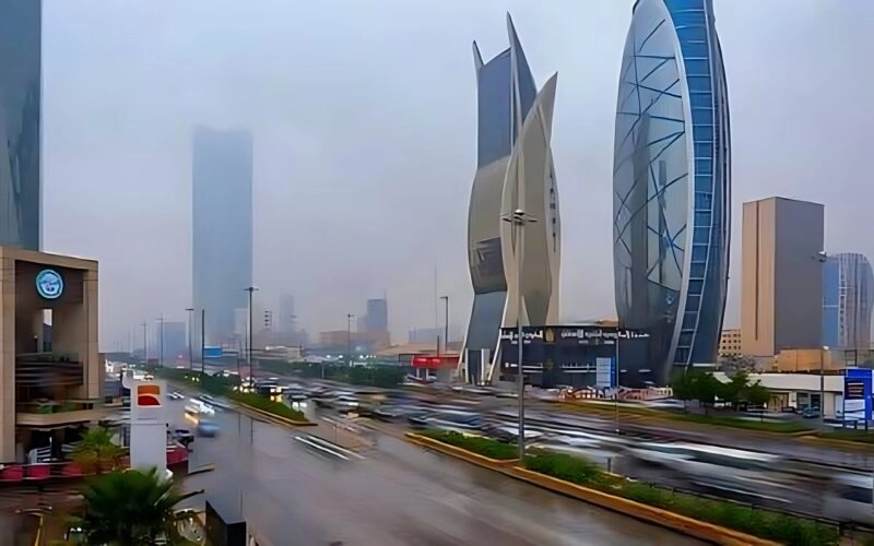 أمطار رعدية علي معظم مناطق السعودية تستمر أيامًا … و«الدفاع المدني» تُحذر