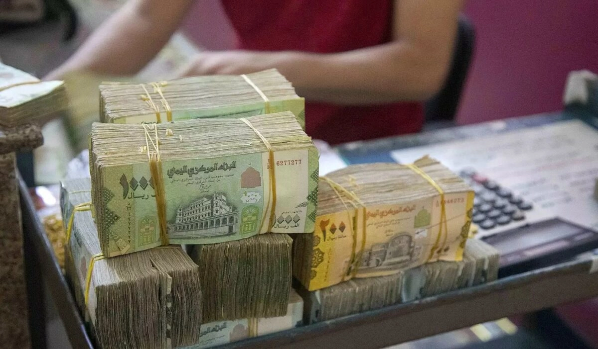 السعر الآن: تغيير جديد وصادم في سعر صرف الريال اليمني مقابل العملات الأجنبية في آخر تحديث