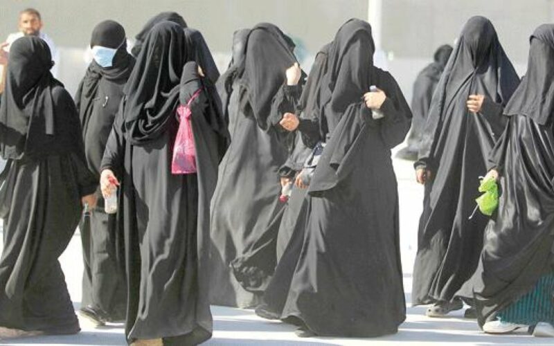 انتقام النساء السعوديات: كيف اجتاحت موجة الغضب مطعماً مشهوراً في جدة بتصرف يثير الجدل