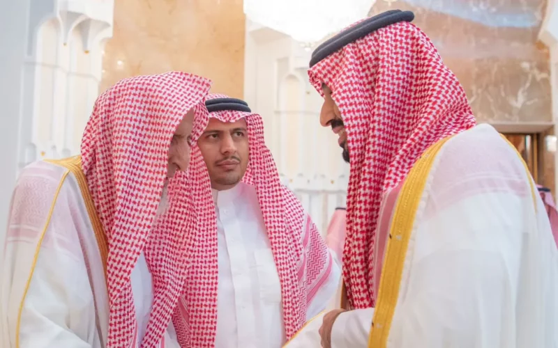تعرف علي سبب تقبيل محمد بن سلمان رأس مفتي السعودية ( فيديو )