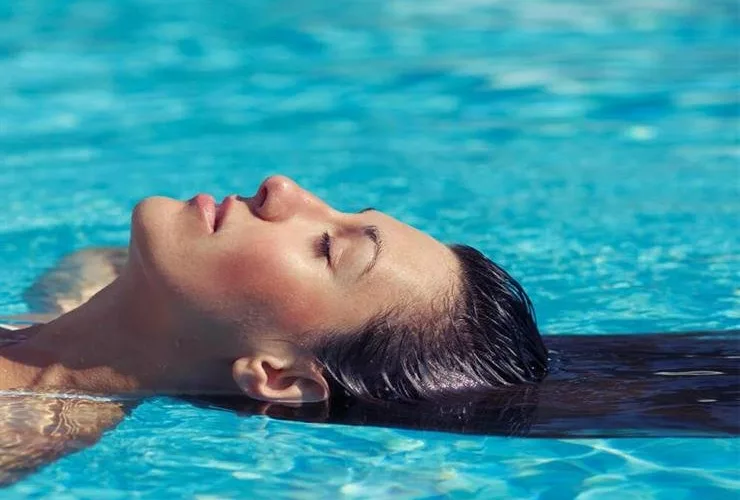 نصائح فعالة للعناية بالشعر خلال فصل الصيف لحماية الشعر من الشمس والبحر